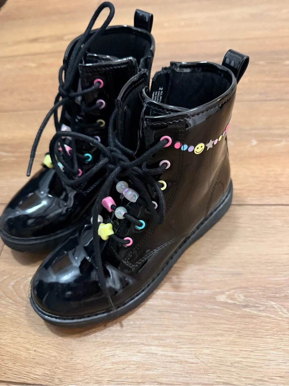 The Children’s Place Girls Black Patent Combat Boots Size 2 | Star Charm Lace
